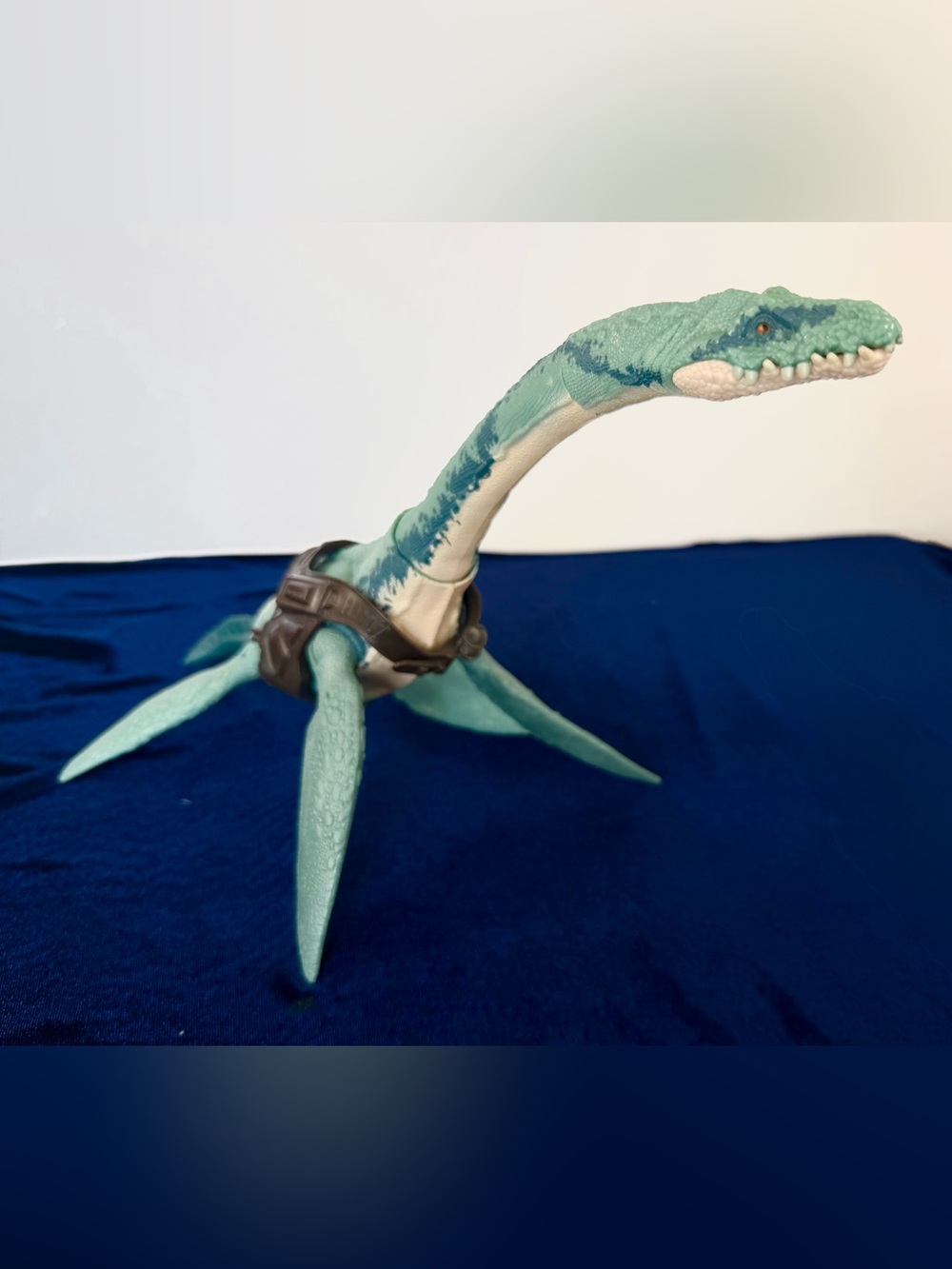 Jurassic World Elasmosaurus Gigantic Trackers Mattel Action Figure With Vest 14”